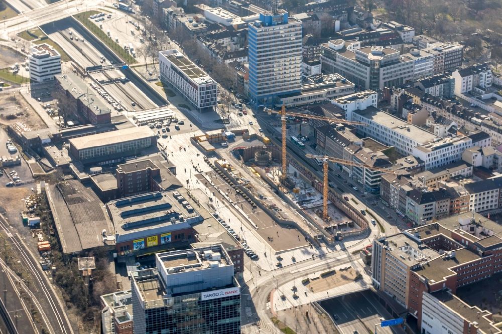 Duisburg von oben - Baustelle Bürogebäude des Geschäftshauses Mercator One in Duisburg im Bundesland Nordrhein-Westfalen, Deutschland