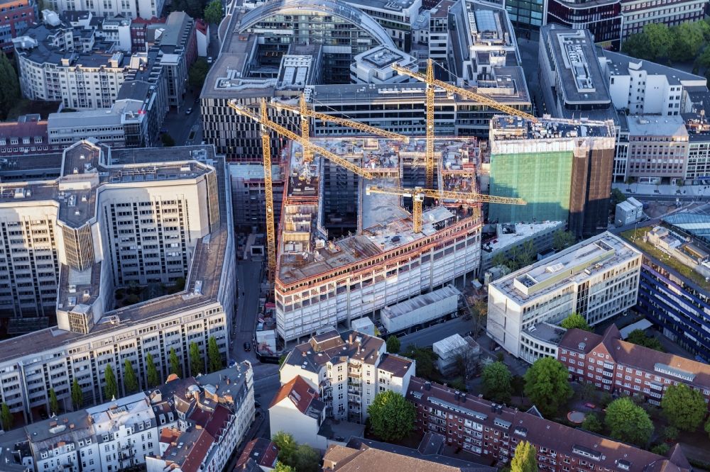 Hamburg aus der Vogelperspektive: Baustelle Bürogebäude des Geschäftshauses der MOMENI ASQ GmbH in Hamburg, Deutschland