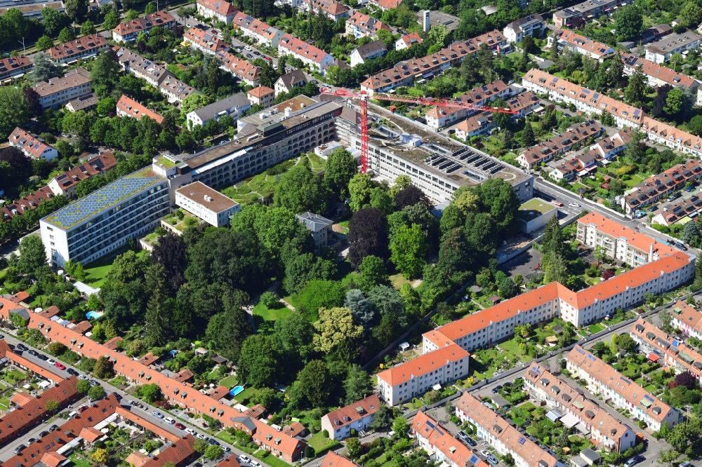 Luftaufnahme Basel - Baustelle für einen Erweiterungs- Neubau Hirzbrunnen auf dem Klinikgelände des Krankenhauses St. Claraspital in Basel, Schweiz
