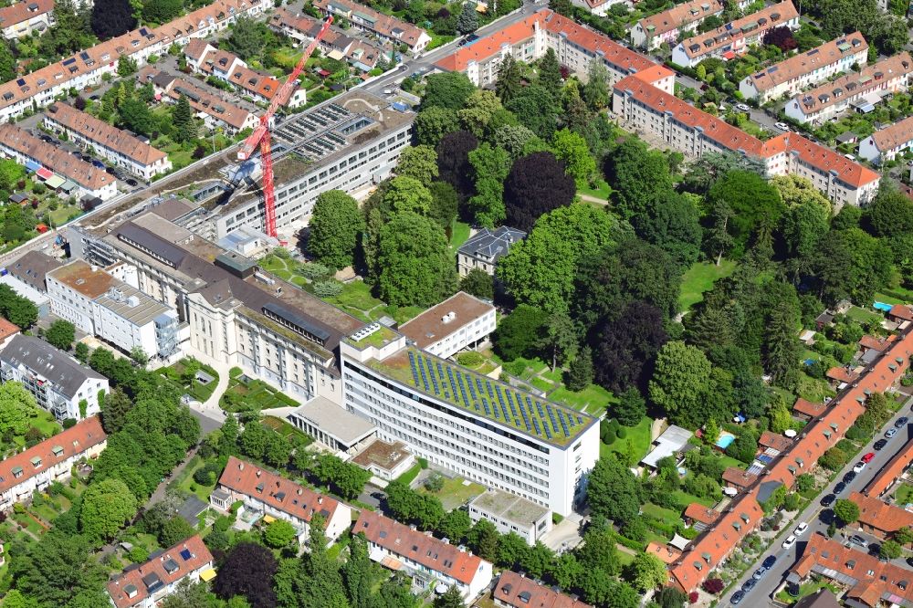 Luftaufnahme Basel - Baustelle für einen Erweiterungs- Neubau Hirzbrunnen auf dem Klinikgelände des Krankenhauses St. Claraspital in Basel, Schweiz