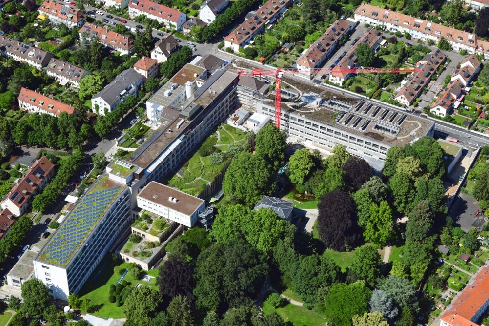 Basel aus der Vogelperspektive: Baustelle für einen Erweiterungs- Neubau Hirzbrunnen auf dem Klinikgelände des Krankenhauses St. Claraspital in Basel, Schweiz