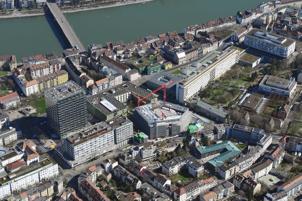 Luftbild Basel - Baustelle für einen Erweiterungs- Neubau auf dem Klinikgelände des Krankenhaus- Hochhaus Biozentrum der Universität und Universitätsspital in Basel, Schweiz