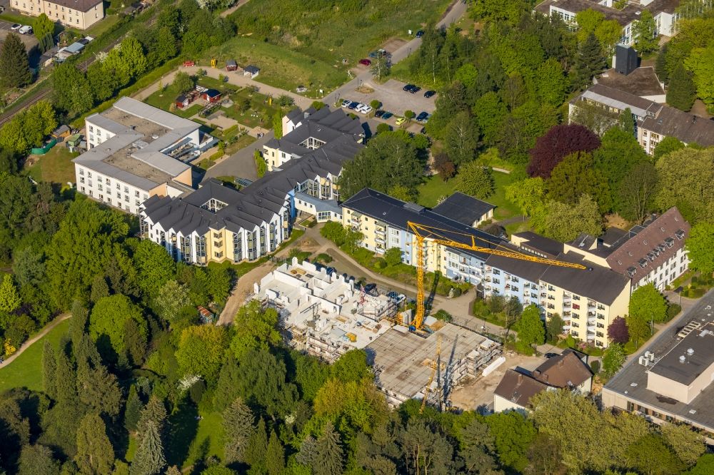 Witten von oben - Baustelle für einen Erweiterungs- Neubau auf dem Klinikgelände des Krankenhauses Evangelisches Krankenhaus Witten in Witten im Bundesland Nordrhein-Westfalen, Deutschland