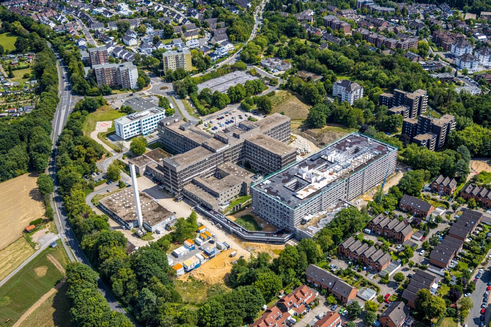 Luftbild Velbert - Baustelle für einen Erweiterungs- Neubau auf dem Klinikgelände des Krankenhauses Helios Klinikum Niederberg an der Robert-Koch-Straße in Velbert im Bundesland Nordrhein-Westfalen, Deutschland