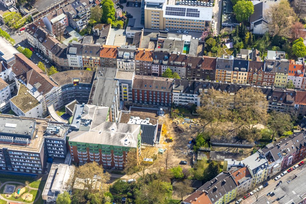 Luftaufnahme Dortmund - Baustelle für einen Erweiterungs- Neubau auf dem Klinikgelände des Krankenhauses St.-Johannes-Hospital Dortmund in Dortmund im Bundesland Nordrhein-Westfalen, Deutschland