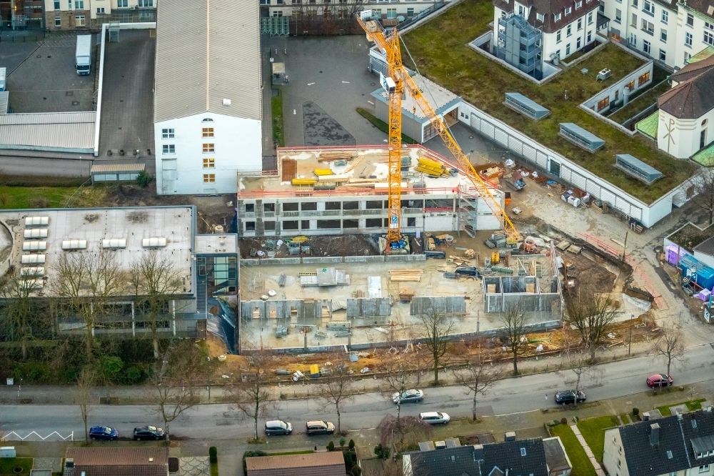 Luftaufnahme Bochum - Baustelle für einen Erweiterungs- Neubau auf dem Klinikgelände des Krankenhauses St. Josef-Hospital Bochum an der Gudrunstraße in Bochum im Bundesland Nordrhein-Westfalen, Deutschland