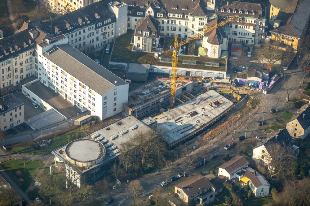 Luftbild Bochum - Baustelle für einen Erweiterungs- Neubau auf dem Klinikgelände des Krankenhauses St. Josef-Hospital Bochum an der Gudrunstraße in Bochum im Bundesland Nordrhein-Westfalen, Deutschland