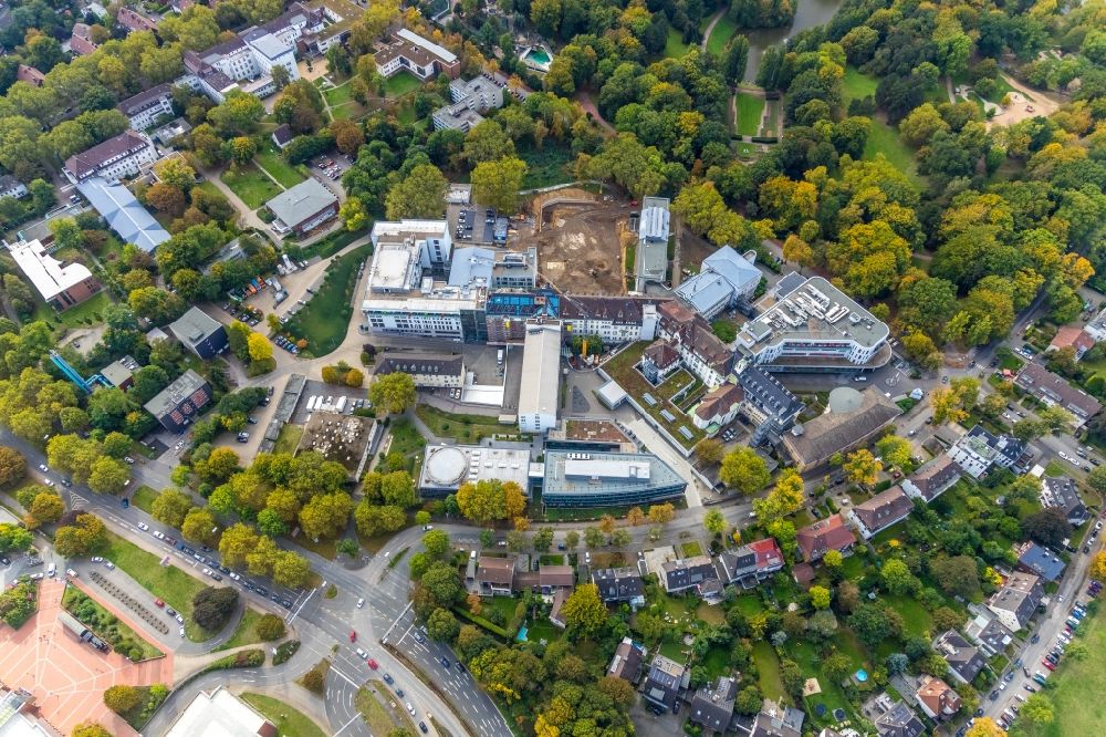 Luftbild Bochum - Baustelle für einen Erweiterungs- Neubau auf dem Klinikgelände des Krankenhauses St. Josef-Hospital Bochum an der Gudrunstraße in Bochum im Bundesland Nordrhein-Westfalen, Deutschland