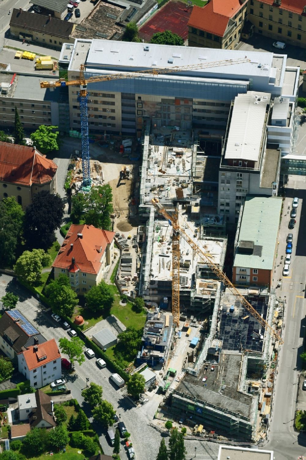 Augsburg von oben - Baustelle für einen Erweiterungs- Neubau auf dem Klinikgelände des Krankenhauses Josefinum KJF Fachklinik in Augsburg im Bundesland Bayern, Deutschland