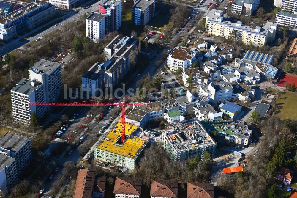 Luftbild München - Baustelle für einen Erweiterungs- Neubau auf dem Klinikgelände des Krankenhauses KBO Kinderzentrum in München im Bundesland Bayern, Deutschland