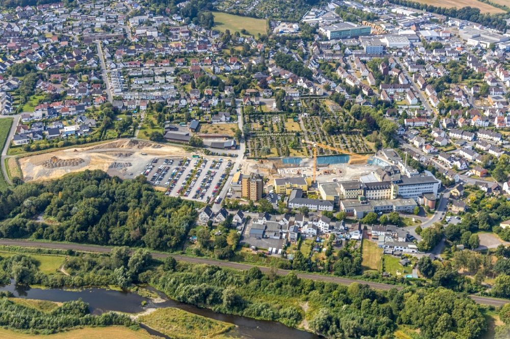 Luftbild Arnsberg - Baustelle für einen Erweiterungs- Neubau auf dem Klinikgelände des Krankenhauses Klinikum Hochsauerland in Arnsberg im Bundesland Nordrhein-Westfalen, Deutschland
