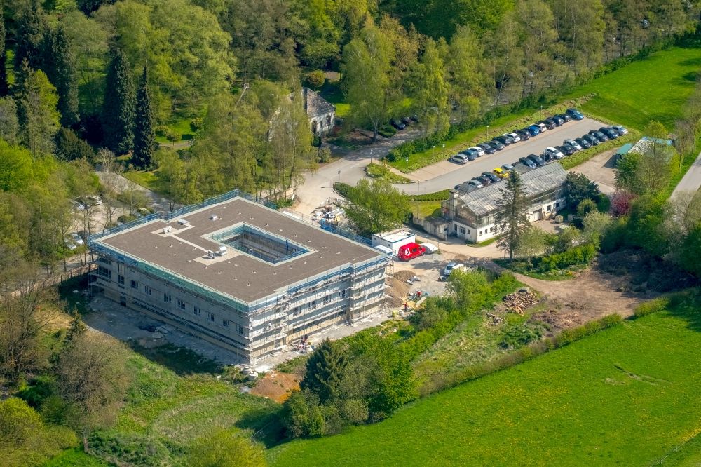 Luftbild Warstein - Baustelle für einen Erweiterungs- Neubau auf dem Klinikgelände des Krankenhauses der LWL - Klinik Warstein in Warstein im Bundesland Nordrhein-Westfalen