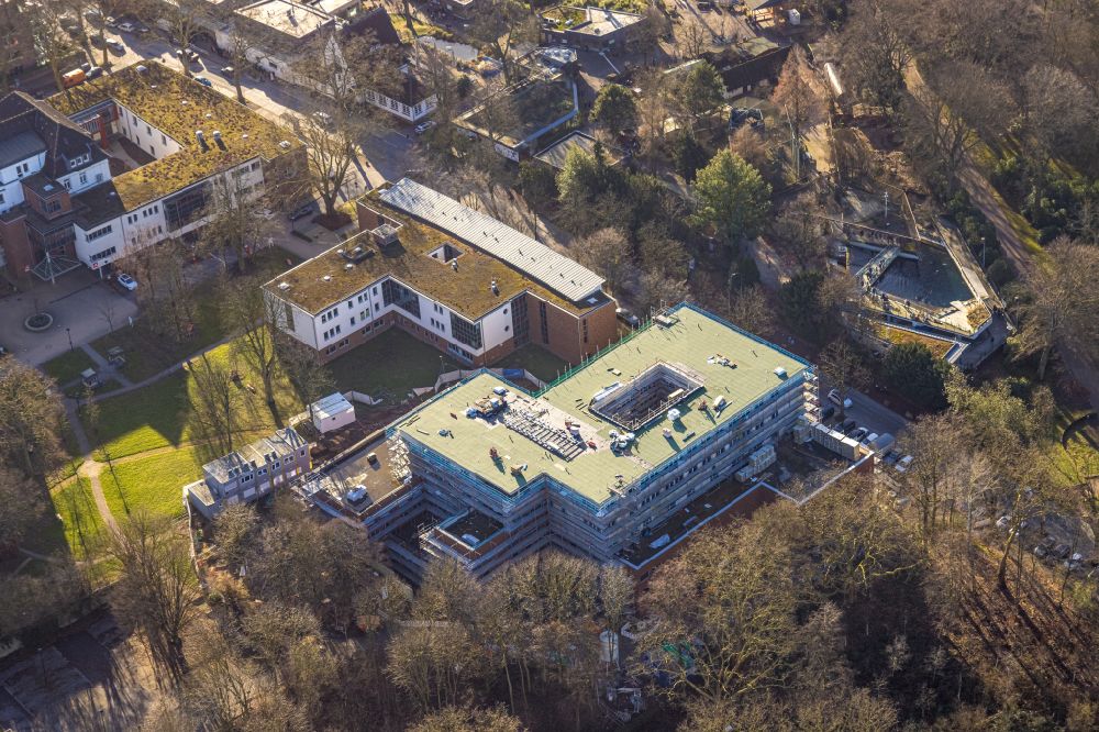 Luftaufnahme Bochum - Baustelle für einen Erweiterungs- Neubau auf dem Klinikgelände des Krankenhauses LWL-Universitätsklinikum in Bochum im Bundesland Nordrhein-Westfalen, Deutschland