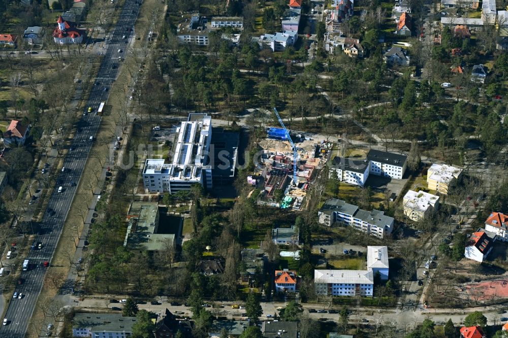 Berlin aus der Vogelperspektive: Baustelle für einen Erweiterungs- Neubau auf dem Klinikgelände des Krankenhauses Malteser-Krankenhaus in Berlin, Deutschland