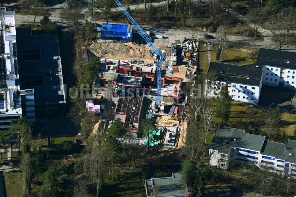 Luftbild Berlin - Baustelle für einen Erweiterungs- Neubau auf dem Klinikgelände des Krankenhauses Malteser-Krankenhaus in Berlin, Deutschland