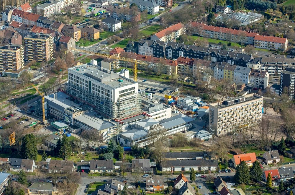 Luftaufnahme Herne - Baustelle für einen Erweiterungs- Neubau auf dem Klinikgelände des Krankenhauses Marienhospital Herne im Bundesland Nordrhein-Westfalen