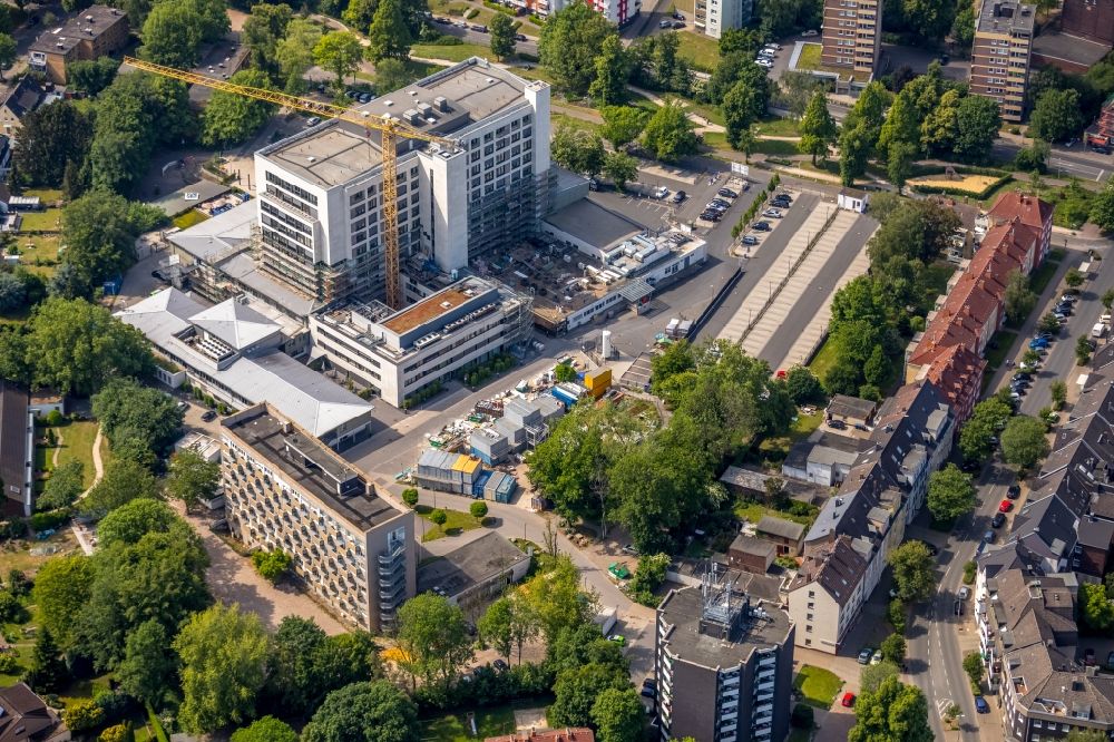 Herne aus der Vogelperspektive: Baustelle für einen Erweiterungs- Neubau auf dem Klinikgelände des Krankenhauses Marienhospital Herne im Bundesland Nordrhein-Westfalen