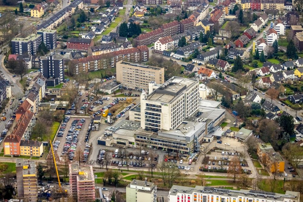 Herne aus der Vogelperspektive: Baustelle für einen Erweiterungs- Neubau auf dem Klinikgelände des Krankenhauses Marienhospital Herne im Bundesland Nordrhein-Westfalen