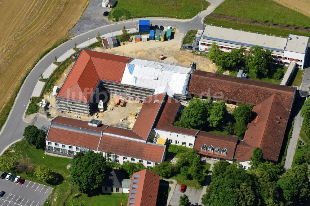Luftbild Deggendorf - Baustelle für einen Erweiterungs- Neubau auf dem Klinikgelände des Krankenhauses im Ortsteil Mainkofen in Deggendorf im Bundesland Bayern, Deutschland