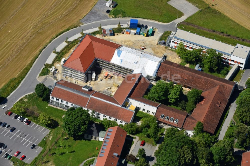 Luftaufnahme Deggendorf - Baustelle für einen Erweiterungs- Neubau auf dem Klinikgelände des Krankenhauses im Ortsteil Mainkofen in Deggendorf im Bundesland Bayern, Deutschland