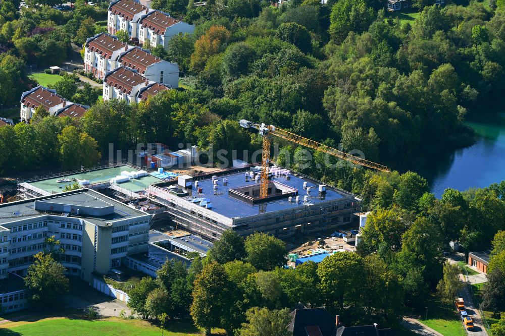 Luftbild Lüneburg - Baustelle für einen Erweiterungs- Neubau auf dem Klinikgelände des Krankenhauses Psychiatrische Klinik Lüneburg in Lüneburg im Bundesland Niedersachsen, Deutschland