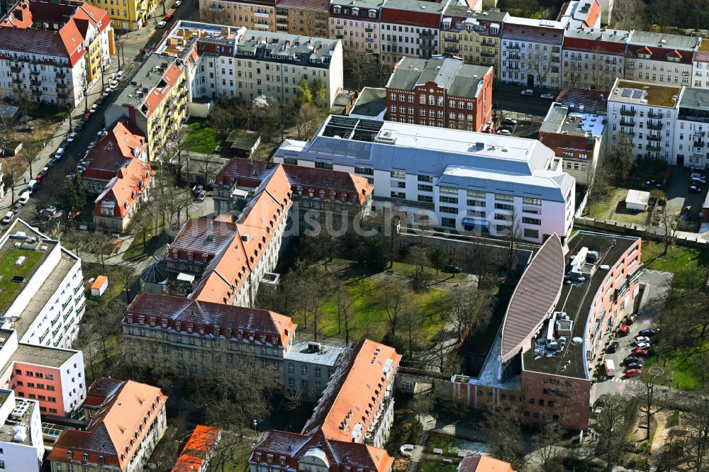 Luftbild Berlin - Baustelle für einen Erweiterungs- Neubau auf dem Klinikgelände des Krankenhauses Sana Klinikum Lichtenberg im Ortsteil Lichtenberg in Berlin, Deutschland