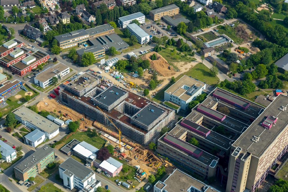 Luftaufnahme Düsseldorf - Baustelle für einen Erweiterungs- Neubau auf dem Klinikgelände des Krankenhauses UKD Universitätsklinikum Düsseldorf im Bundesland Nordrhein-Westfalen, Deutschland