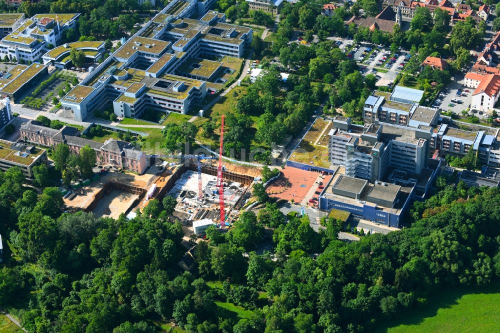 Luftbild Erlangen - Baustelle für einen Erweiterungs- Neubau auf dem Klinikgelände des Krankenhauses Universitätsklinikum Erlangen in der Schwabachanlage in Erlangen im Bundesland Bayern, Deutschland