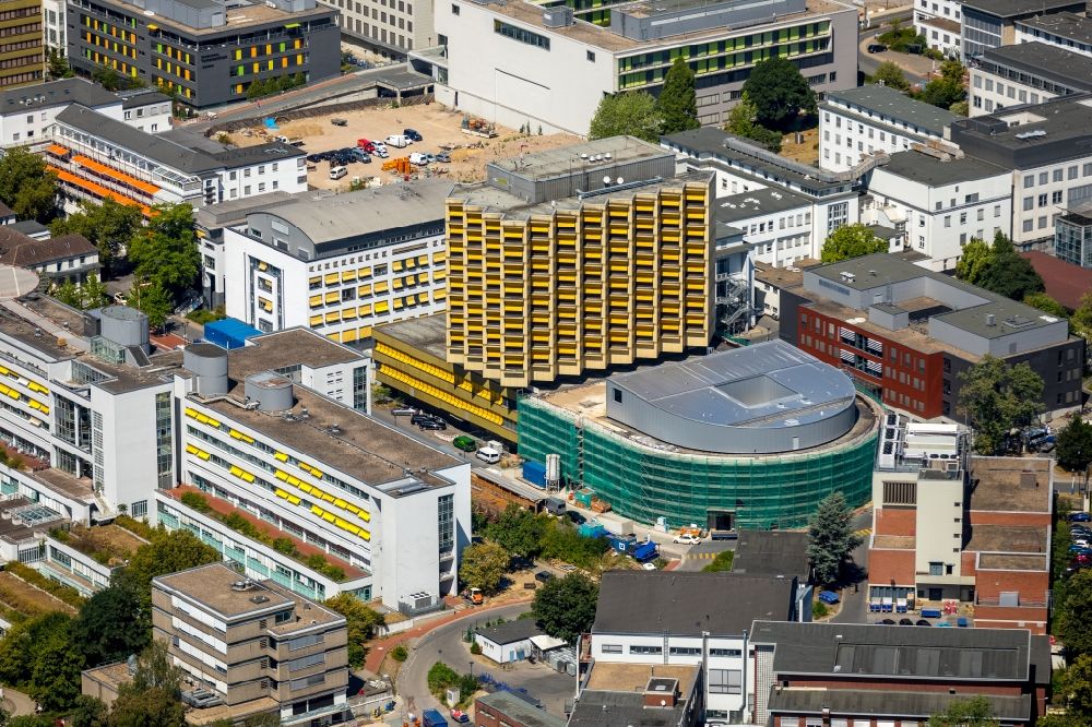 Luftbild Essen - Baustelle für einen Erweiterungs- Neubau auf dem Klinikgelände des Krankenhauses Universitätsklinikum Essen in Essen im Bundesland Nordrhein-Westfalen - NRW, Deutschland