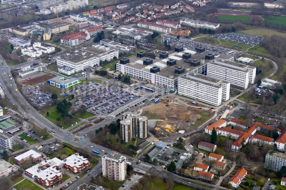 Göttingen von oben - Baustelle für einen Erweiterungs- Neubau auf dem Klinikgelände des Krankenhauses Universitätsklinikum UMG Göttingen in Göttingen im Bundesland Niedersachsen, Deutschland