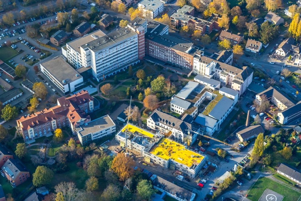 Luftaufnahme Dinslaken - Baustelle für einen Erweiterungs- Neubau auf dem Klinikgelände des Krankenhauses St. Vinzenz-Hospital an der Doktor-Otto-Seidel-Straße in Dinslaken im Bundesland Nordrhein-Westfalen, Deutschland