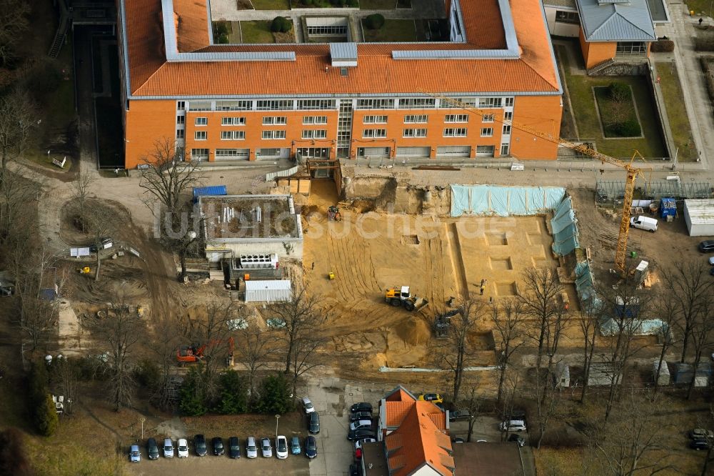 Berlin von oben - Baustelle für einen Erweiterungs- Neubau Park-Klinik Weißensee im Ortsteil Weißensee in Berlin, Deutschland