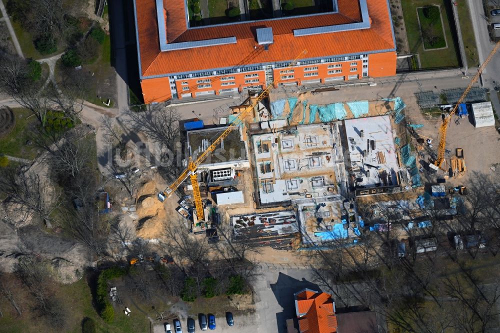 Luftbild Berlin - Baustelle für einen Erweiterungs- Neubau Park-Klinik Weißensee im Ortsteil Weißensee in Berlin, Deutschland