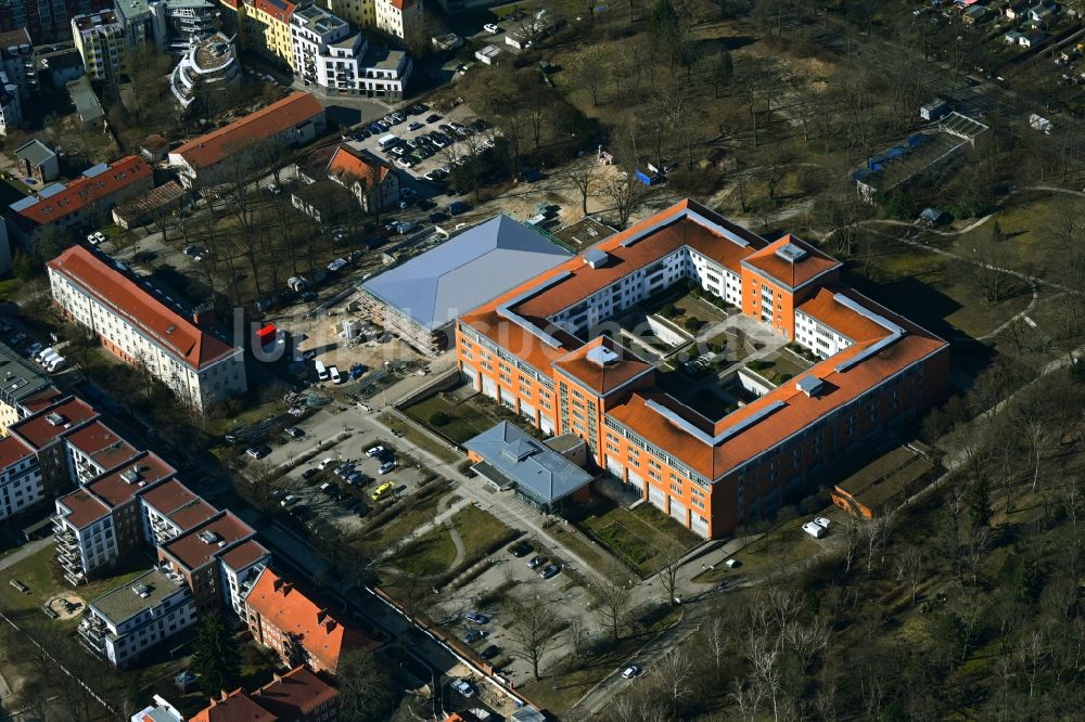 Luftbild Berlin - Baustelle für einen Erweiterungs- Neubau Park-Klinik Weißensee im Ortsteil Weißensee in Berlin, Deutschland