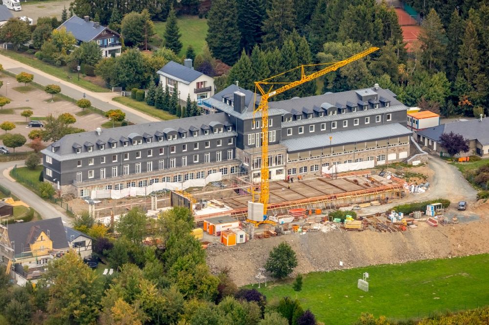 Luftaufnahme Winterberg - Baustelle für einen Neubau am Tagungszentrum Winterberg in Winterberg im Bundesland Nordrhein-Westfalen, Deutschland