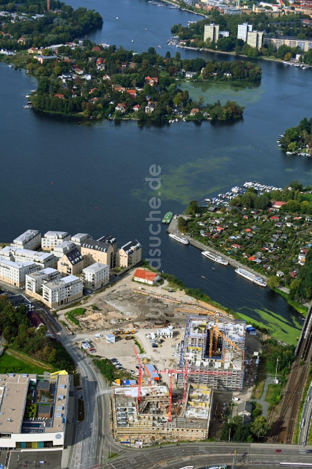Potsdam von oben - Baustelle für einen Wohn- und Hotelneubau am Havelufer in Potsdam im Bundesland Brandenburg, Deutschland