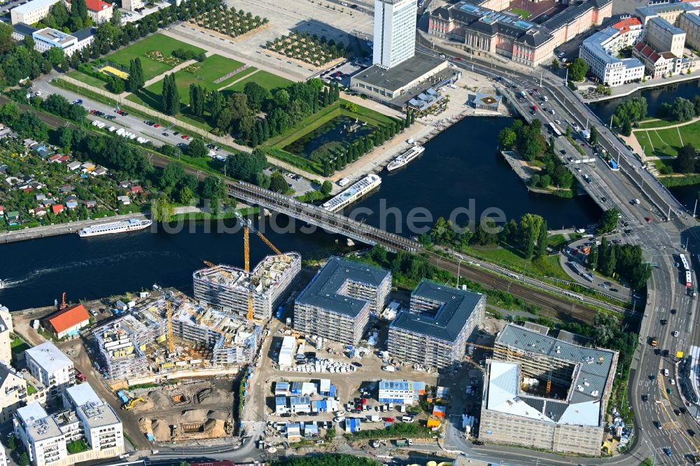 Luftaufnahme Potsdam - Baustelle für einen Wohn- und Hotelneubau am Havelufer in Potsdam im Bundesland Brandenburg, Deutschland