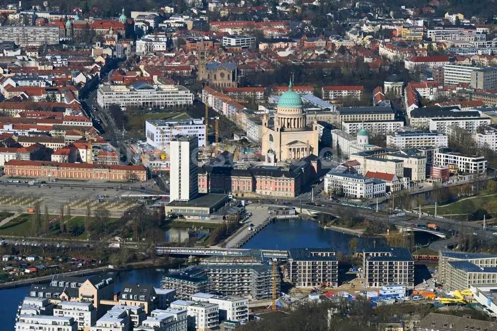 Luftbild Potsdam - Baustelle für einen Wohn- und Hotelneubau am Havelufer in Potsdam im Bundesland Brandenburg, Deutschland