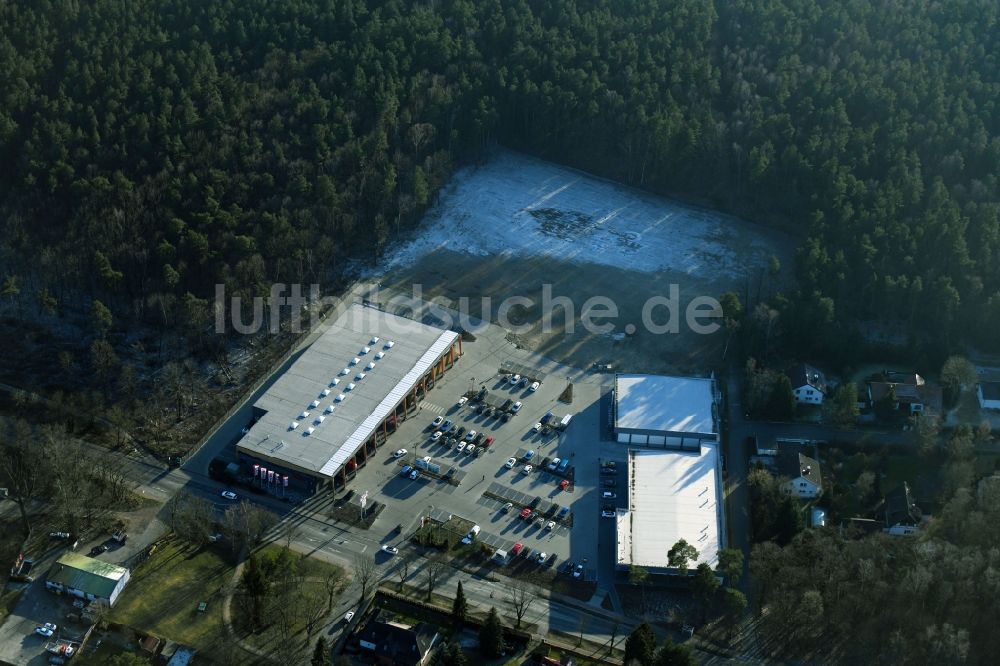 Luftaufnahme Hohen Neuendorf - Baustelle am Einkaufszentrum und Supermarkt- Filiale von REWE in Hohen Neuendorf im Bundesland Brandenburg