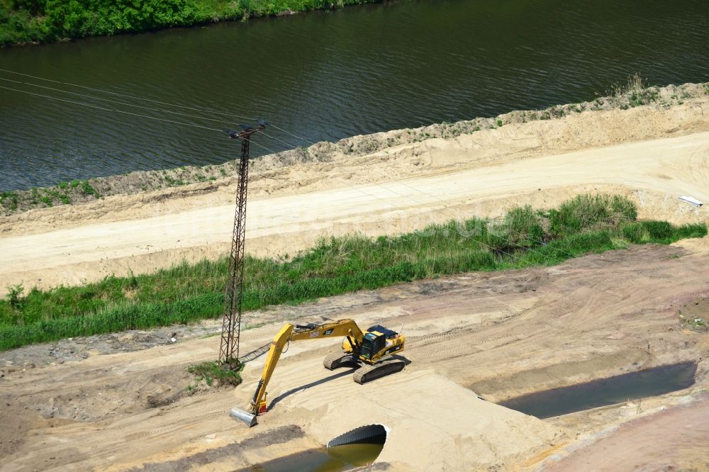 Luftbild Ihleburg - Baustelle für Be- und Entwässerungskanal- Arbeiten am Ufer des Elbe-Havel-Kanales bei Ihleburg im Bundesland Sachsen-Anhalt