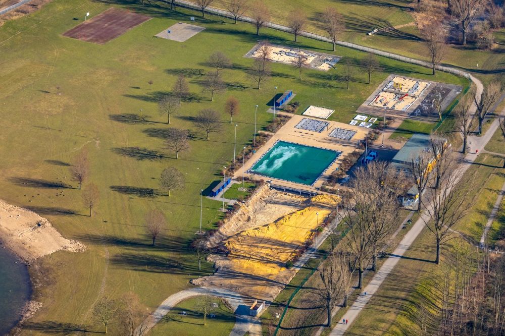 Luftbild Düsseldorf - Baustelle mit Erdarbeiten im Freibad Lörick in Düsseldorf im Bundesland Nordrhein-Westfalen, Deutschland