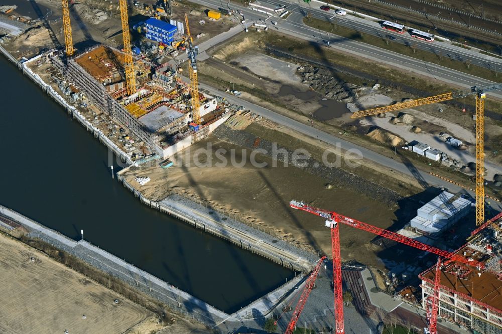 Luftaufnahme Hamburg - Baustelle mit Erschließungs - und Aufschüttungs- Arbeiten an der Lucy-Borchardt-Straße am Elbrücken in Hamburg, Deutschland