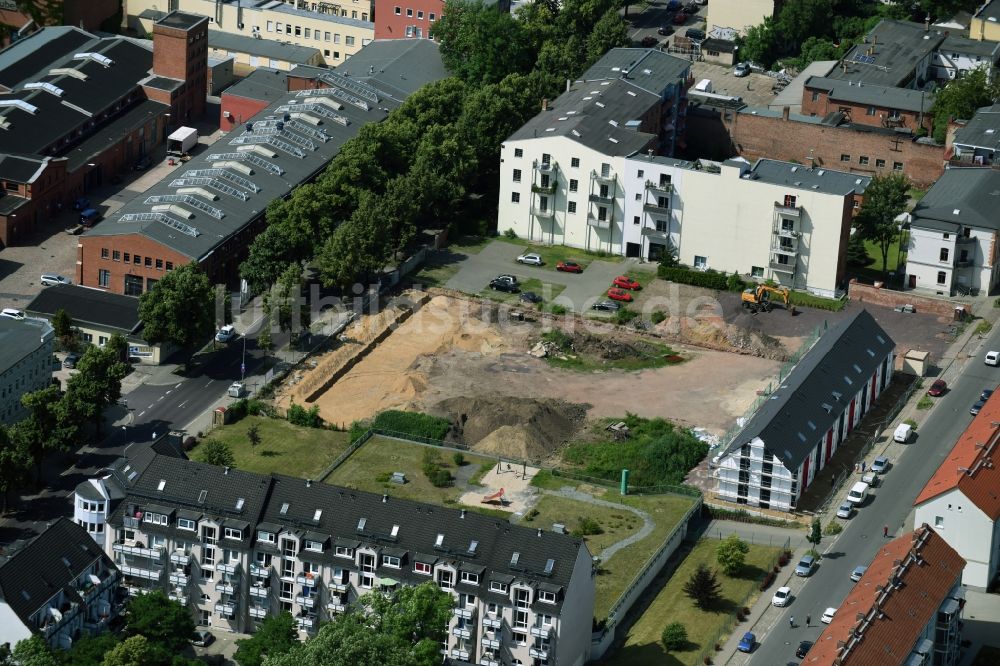 Luftaufnahme Magdeburg - Baustelle mit Erschließungs - und Aufschüttungs- Arbeiten in einer Wohnsiedlung in Magdeburg im Bundesland Sachsen-Anhalt