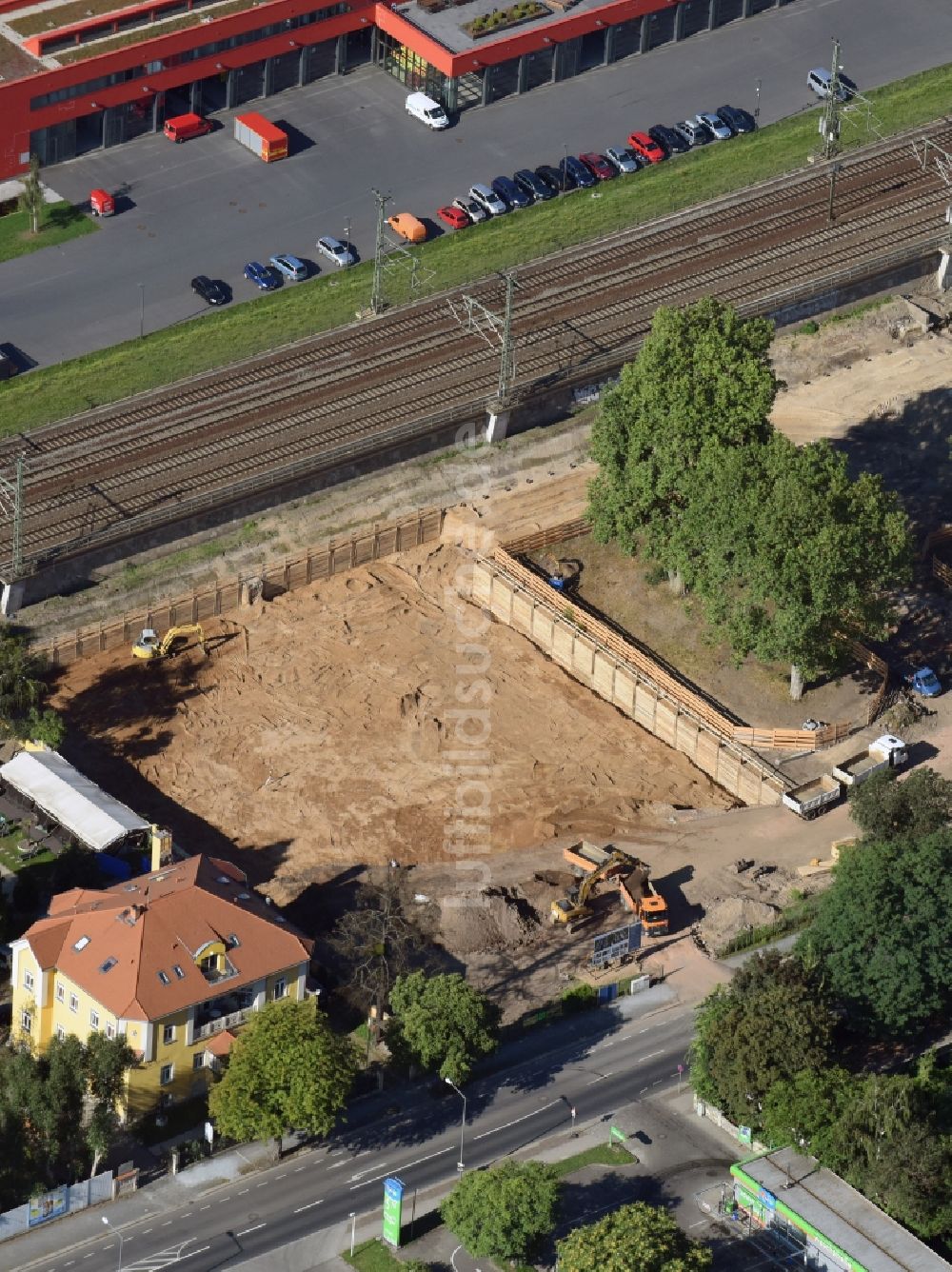 Luftbild Dresden - Baustelle mit Erschließungs - und Aufschüttungs- Arbeiten zum Neubau von Mikro-Appartments in Dresden im Bundesland Sachsen