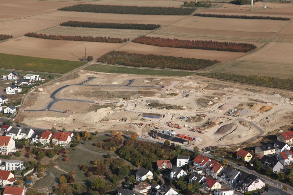 Nieder-Olm von oben - Baustelle mit Erschließungs-, Grundierungs- und Erdarbeiten mit Aufschüttungen für das Baugebiet Weinberg V in Nieder-Olm im Bundesland Rheinland-Pfalz, Deutschland