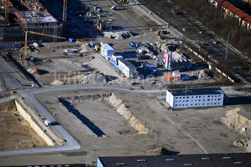 Luftbild München - Baustelle mit Erschließungs-, Grundierungs- und Erdarbeiten mit Aufschüttungen in München im Bundesland Bayern, Deutschland