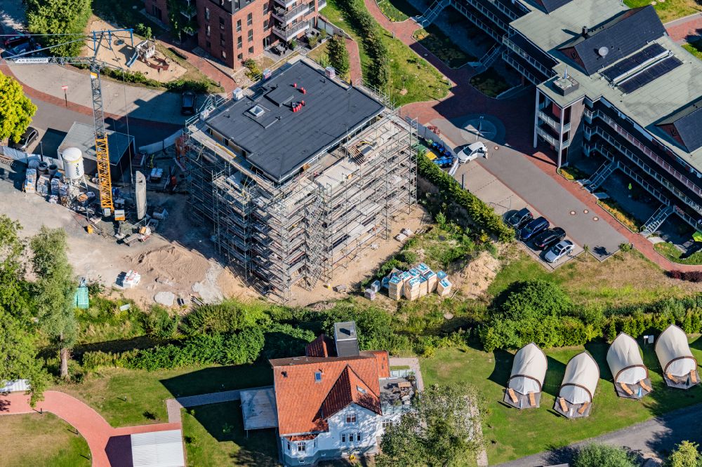 Drochtersen von oben - Baustelle der Ferienhaus Anlage Elbstrand in Drochtersen im Bundesland Niedersachsen, Deutschland