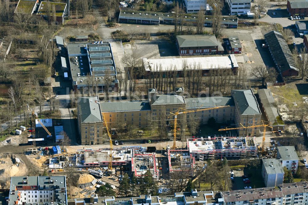 Berlin aus der Vogelperspektive: Baustelle Flüchtlingsheim- und Asylunterkunfts- Gebäude im Ortsteil Spandau in Berlin, Deutschland