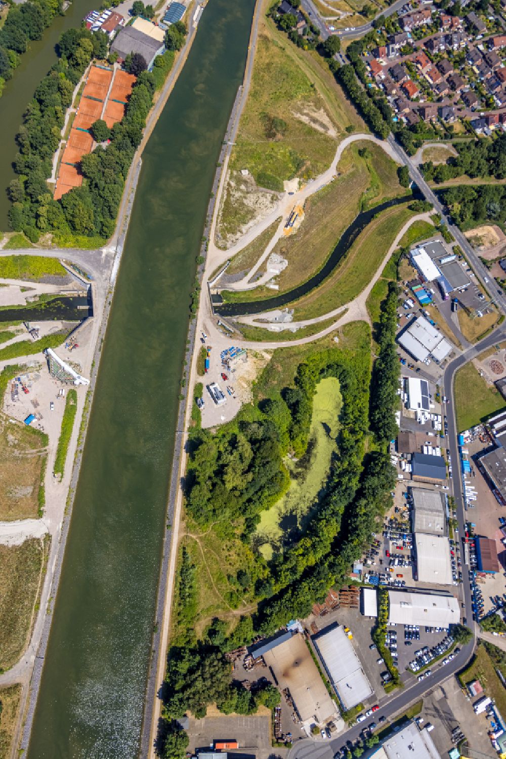 Luftaufnahme Habinghorst - Baustelle am Flusslauf der Emscher in Habinghorst im Bundesland Nordrhein-Westfalen, Deutschland