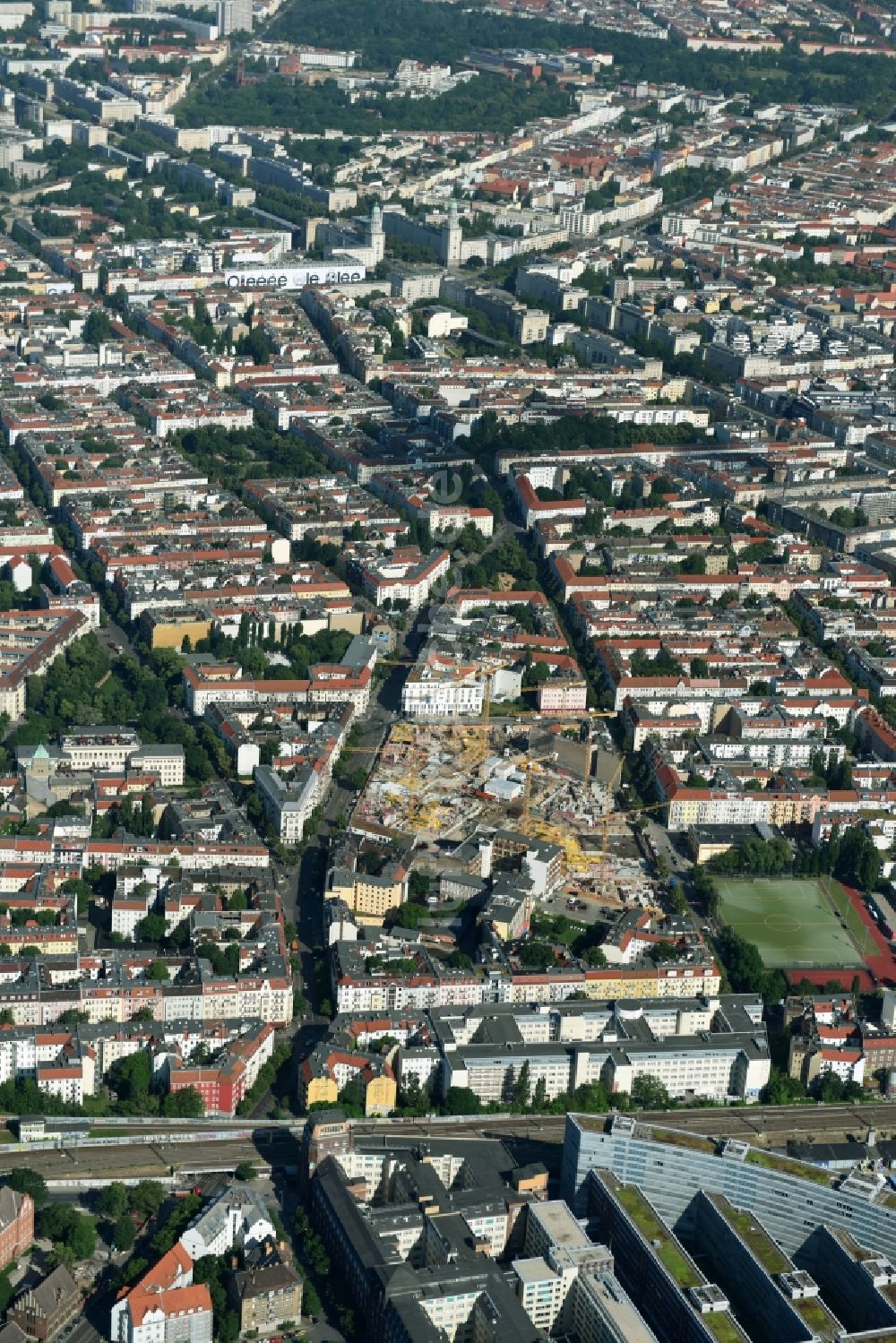 Luftbild Berlin - Baustelle Freudenberg- Areal im Wohngebiet an der Boxhagener Straße in Berlin Friedrichshain